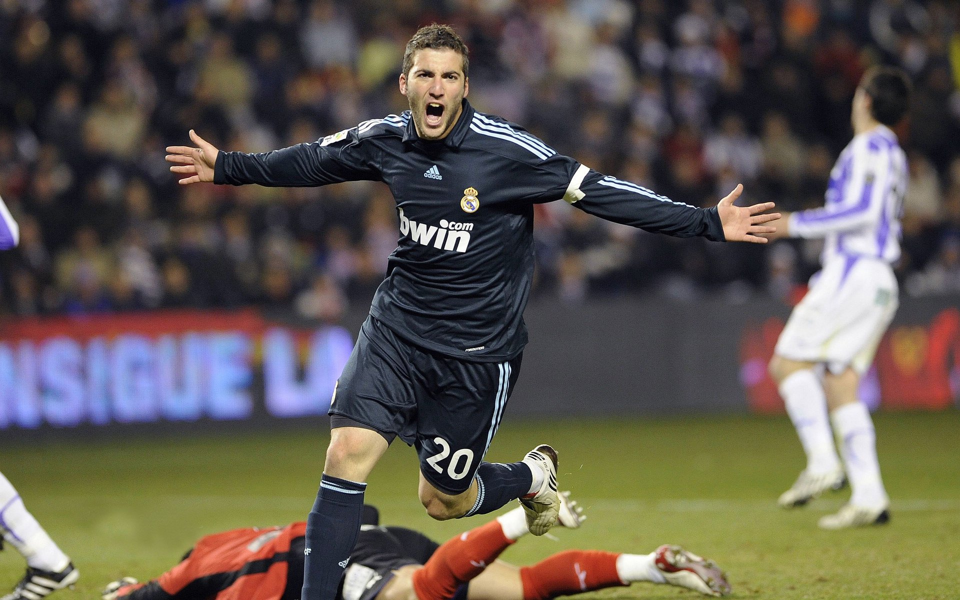 “高校自律跑步社‘无打卡照片日’实验” 强调内在动机